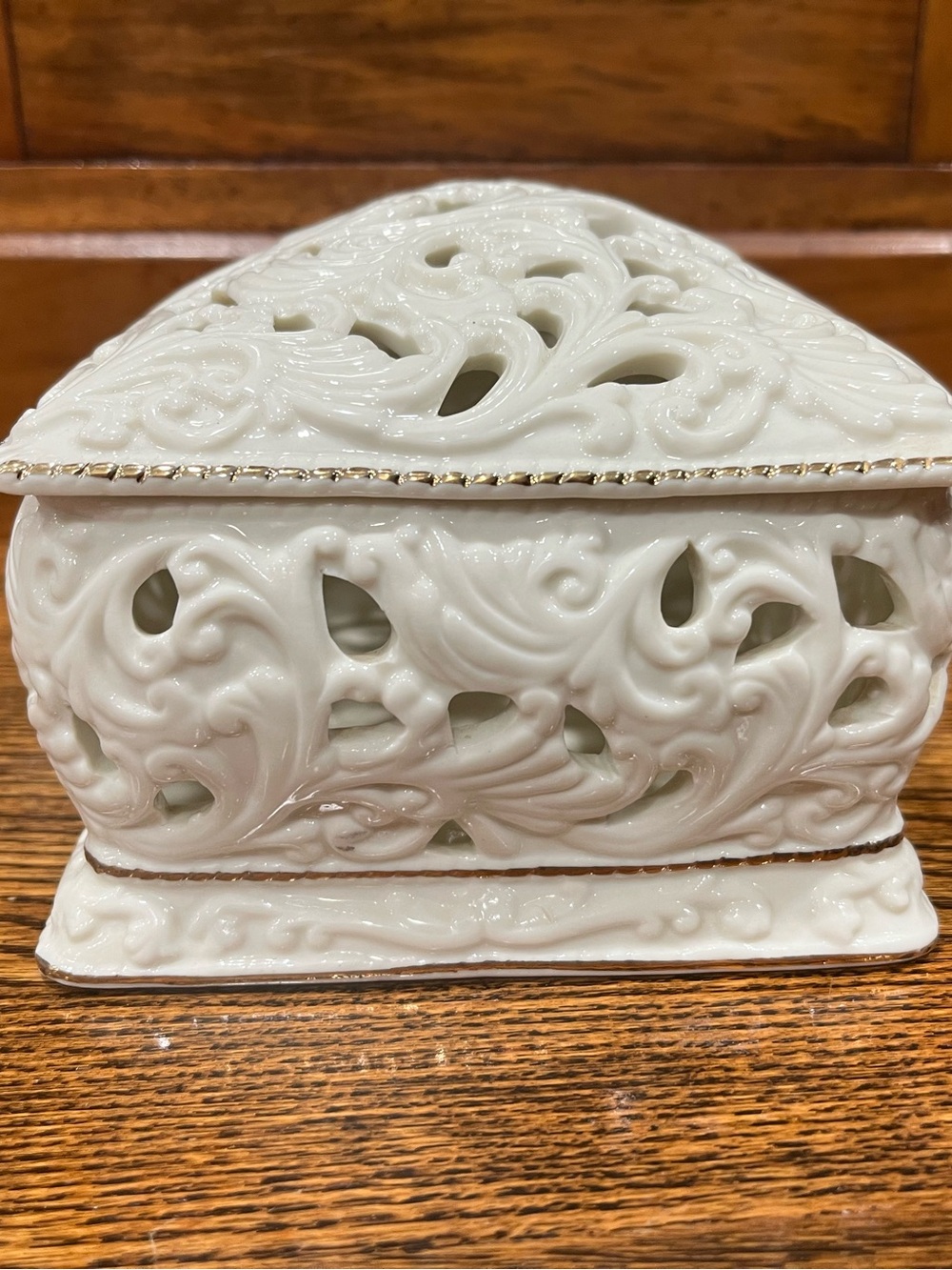 Vintage Ornate White Porcelain Decorative Box – Pierced Floral Scroll Design - Picture 4 of 11